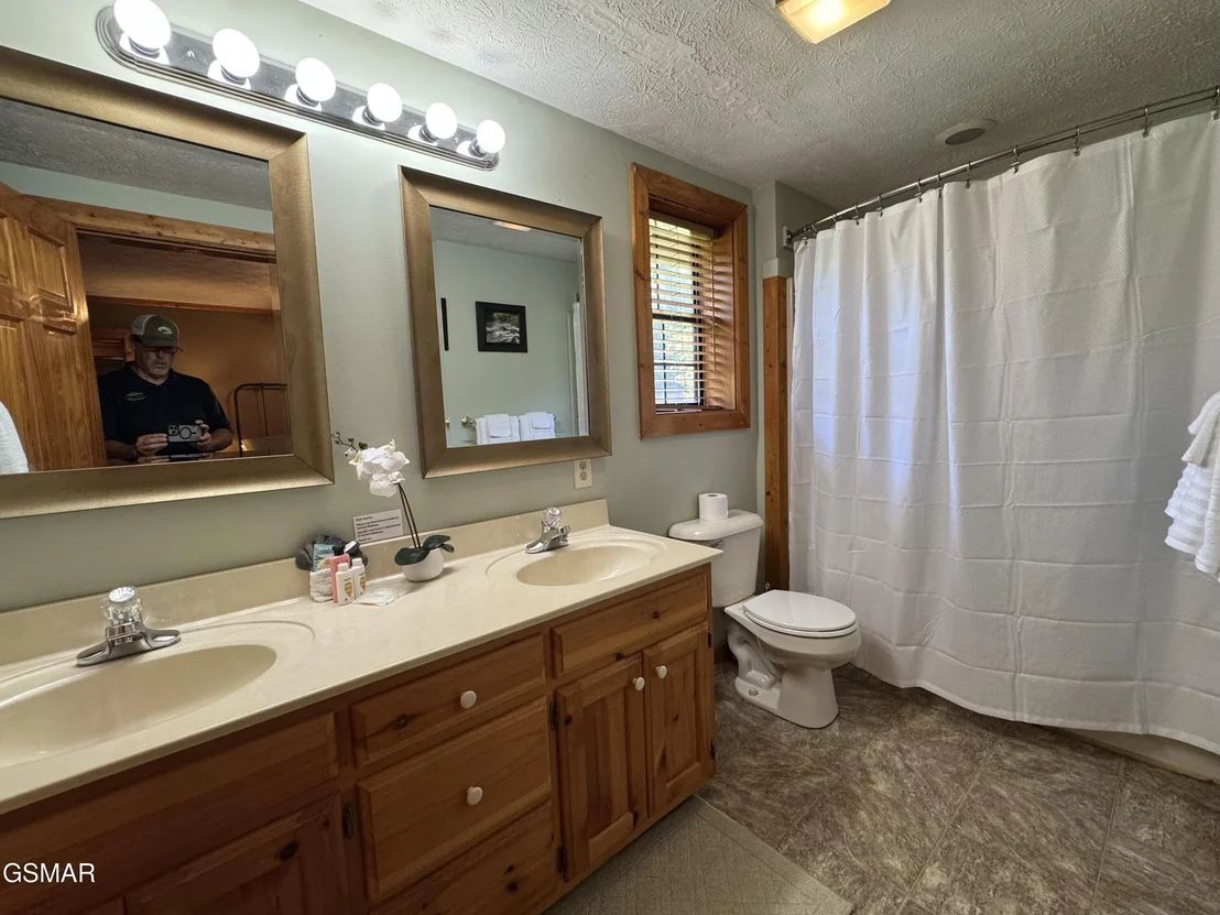 Photo of 2409 Walnut Cove Way