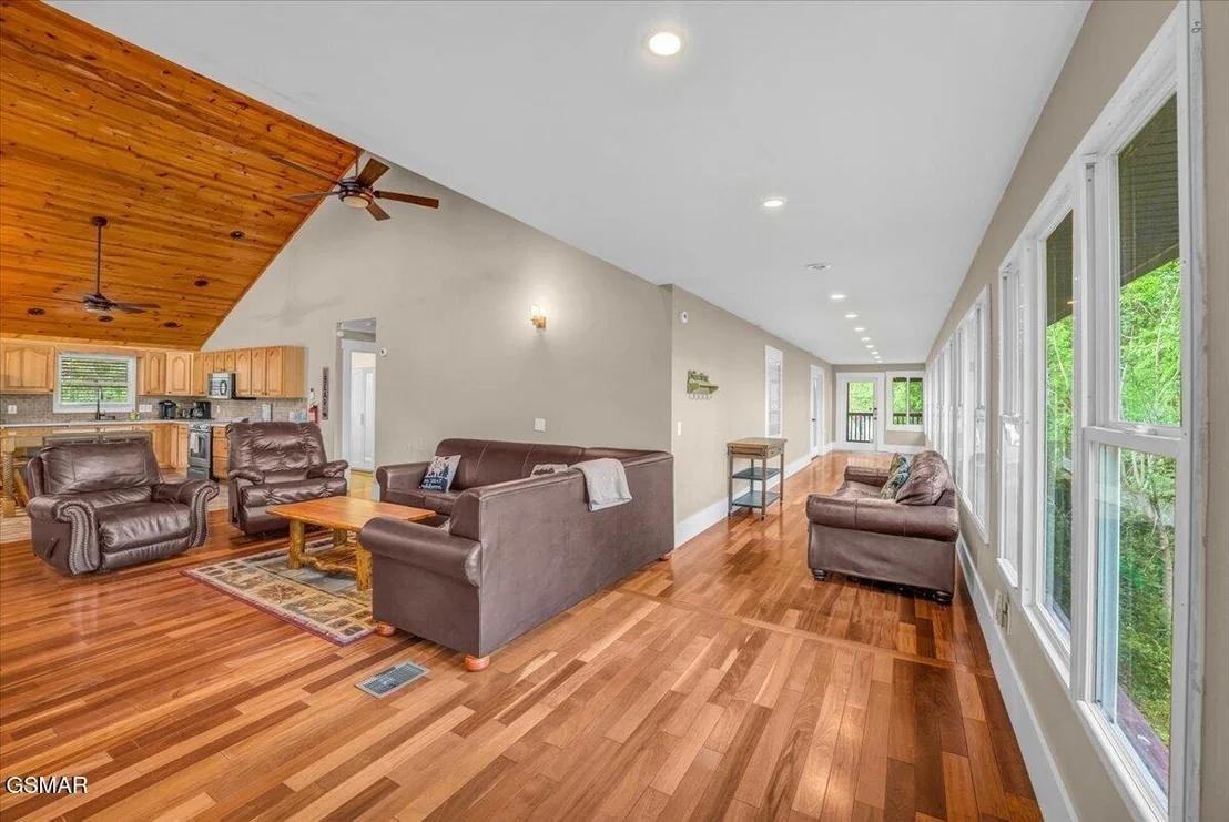 Photo of 1463 Red Cedar Lane