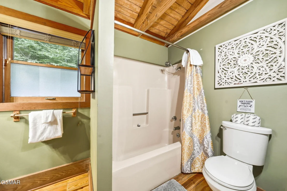 Photo of 1563 Grant Road