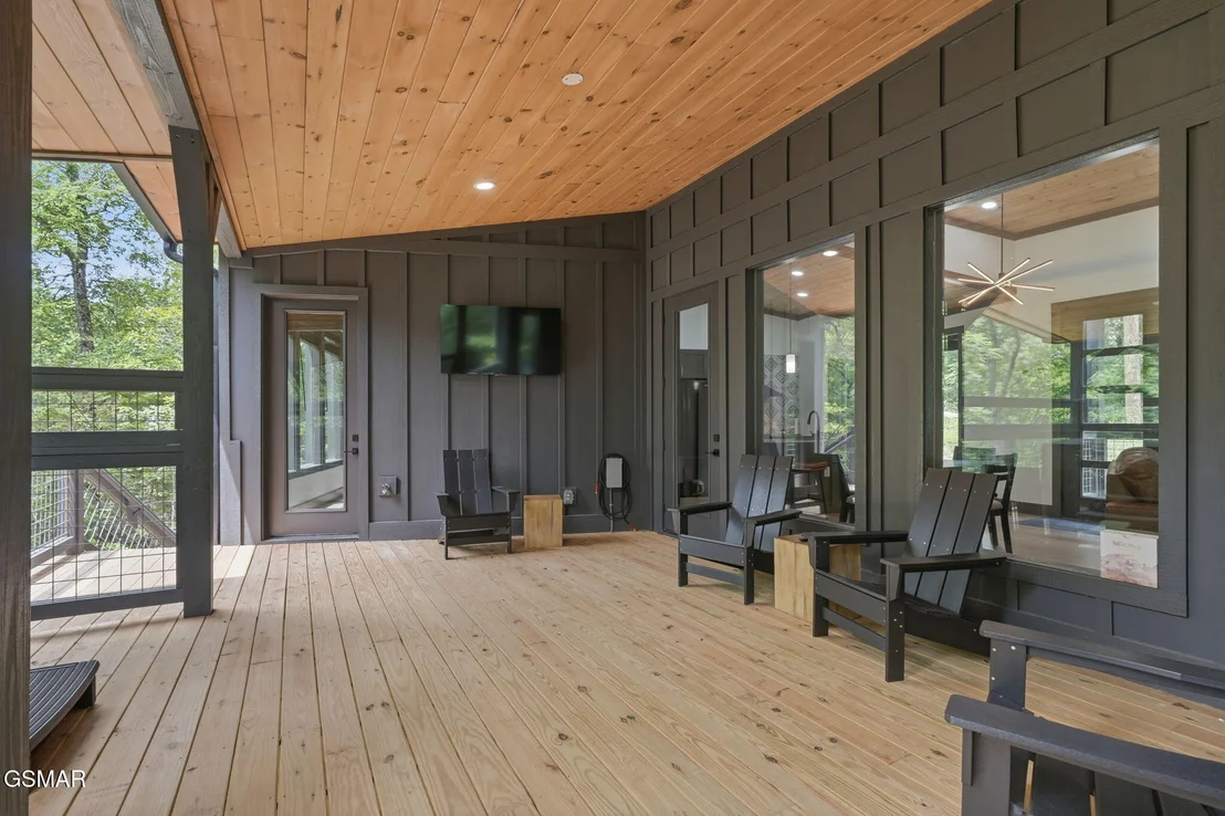 Photo of 1079 Pleasure Road