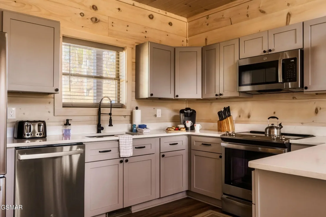 Photo of 2852 Sequoia Road