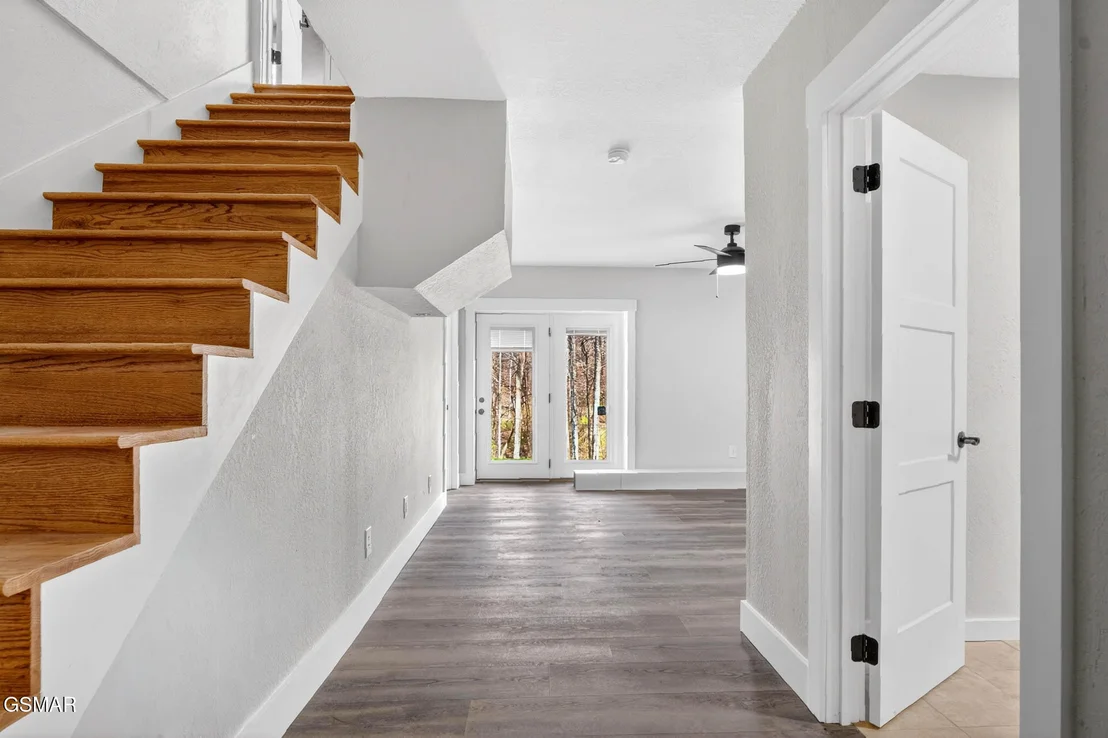 Photo of 1050 Briar Court