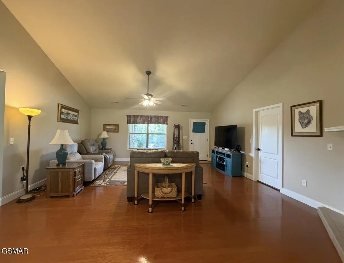 Photo of 2449 Oakview Lane