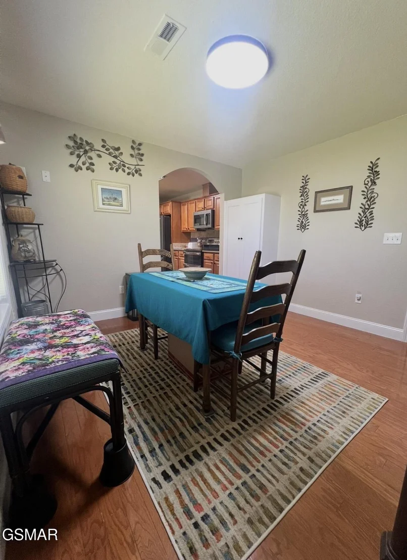 Photo of 2449 Oakview Lane
