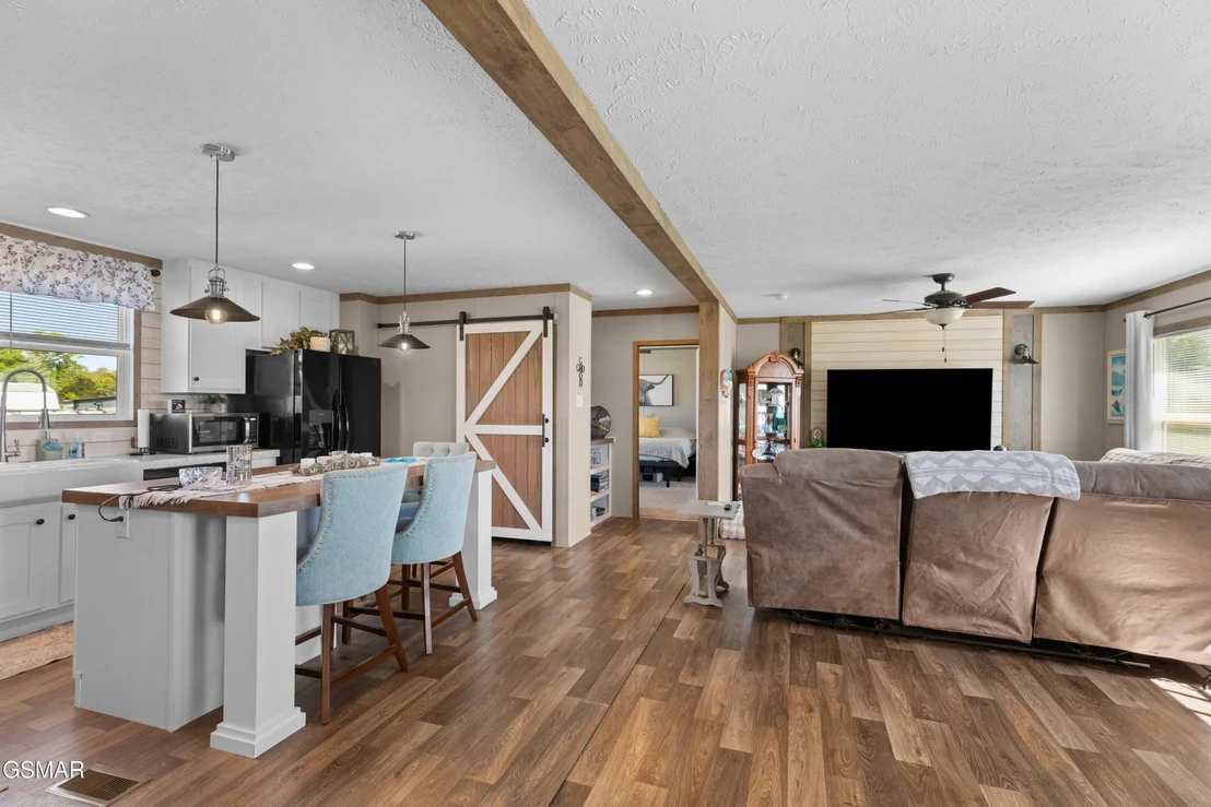 Photo of 405 Barry Cove