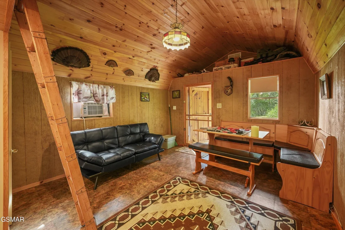 Photo of 2064 Kerr Road