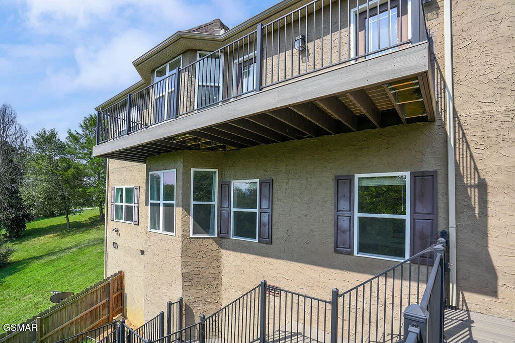 Photo of 1202 Foxwood Drive
