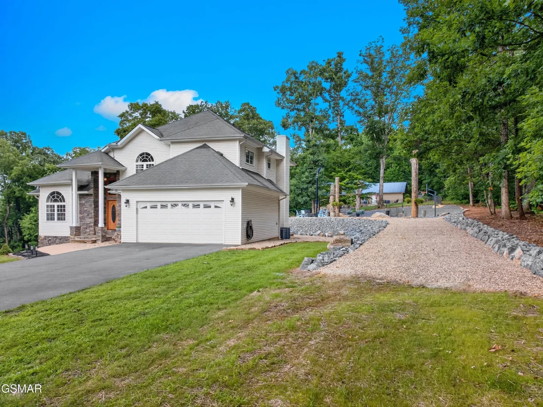 Photo of 917 Crickett Drive