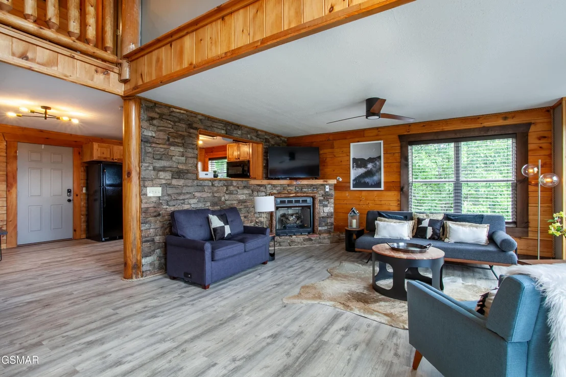 Photo of 920 Falcon View Way