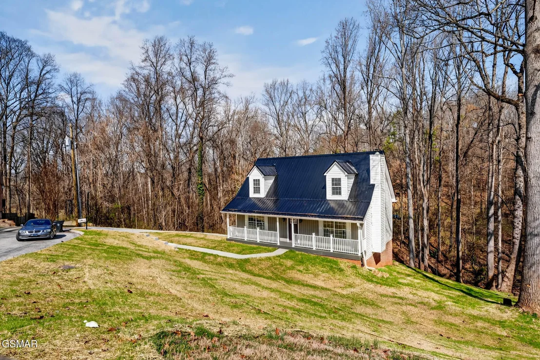 Photo of 1050 Briar Court