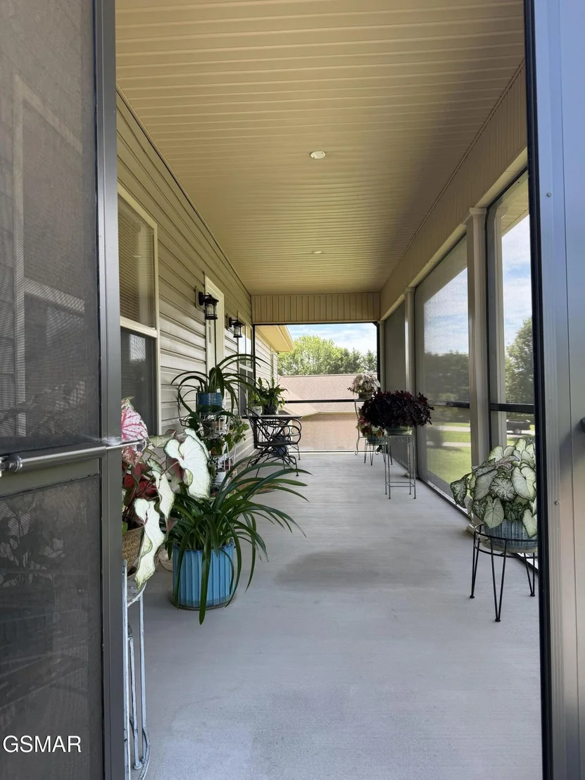 Photo of 2449 Oakview Lane