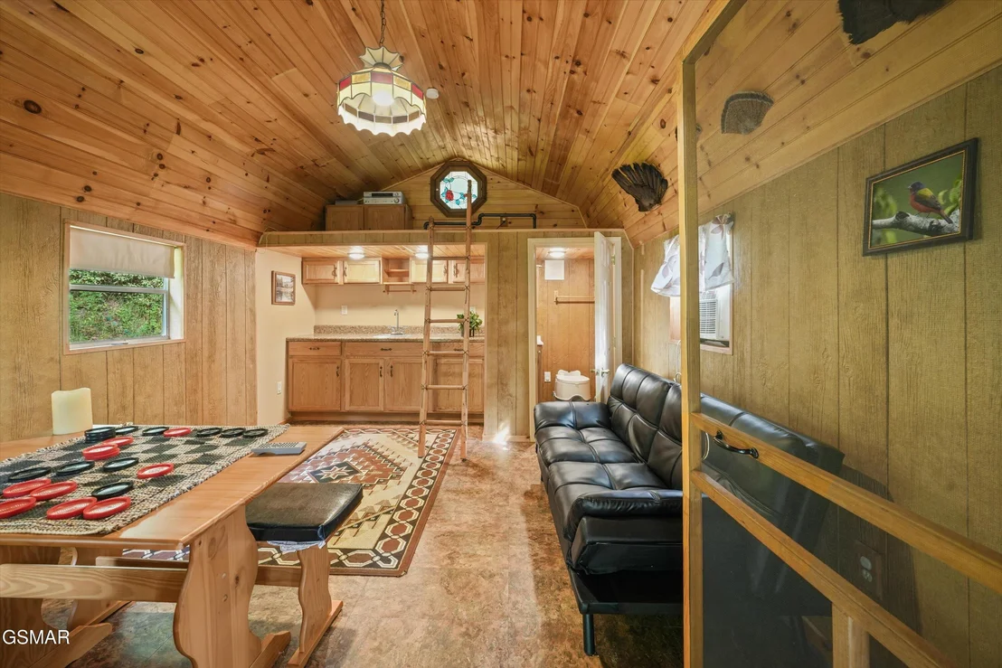 Photo of 2064 Kerr Road