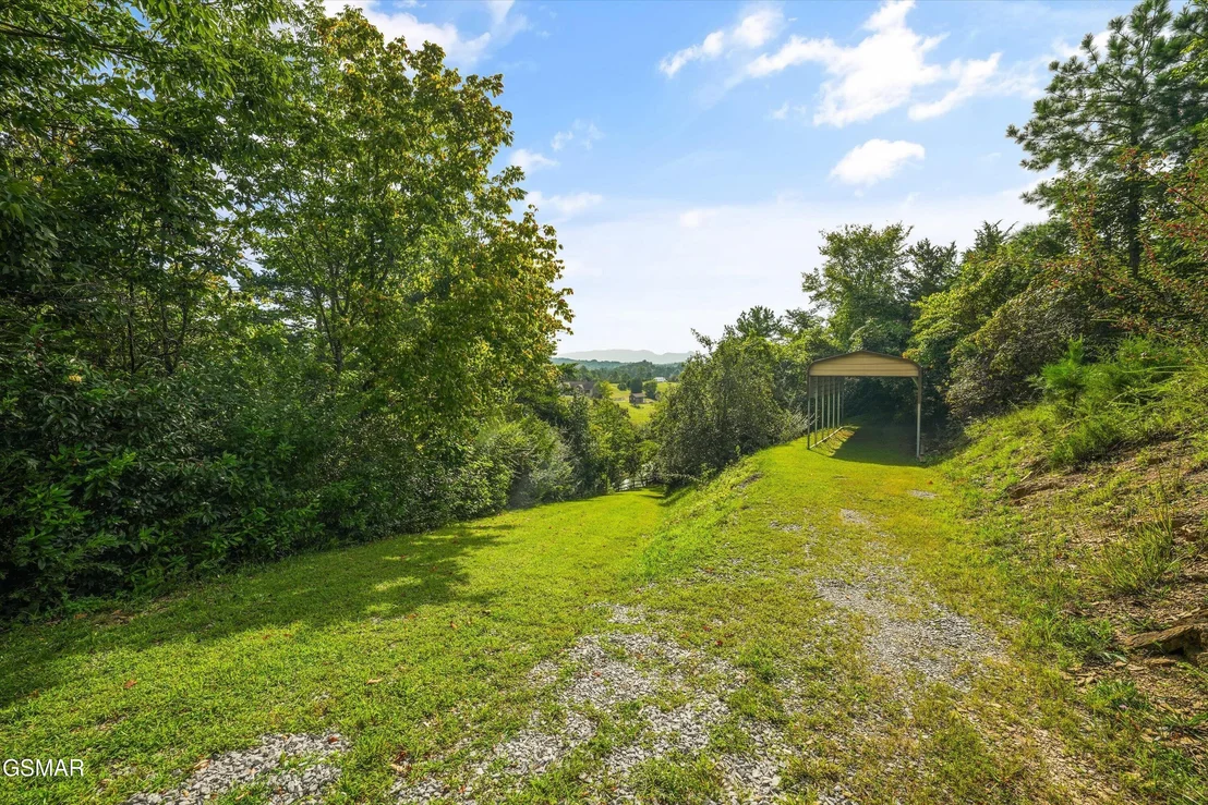 Photo of 2064 Kerr Road