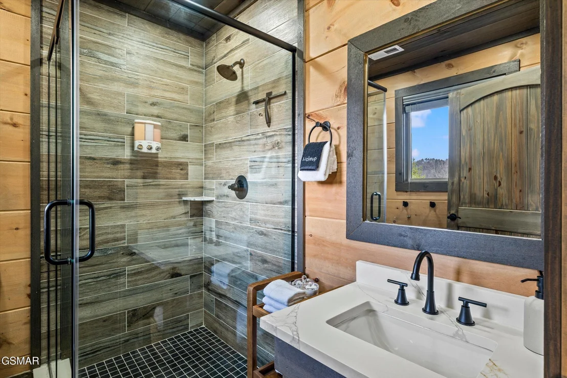 Photo of 1518 Bear Valley Road