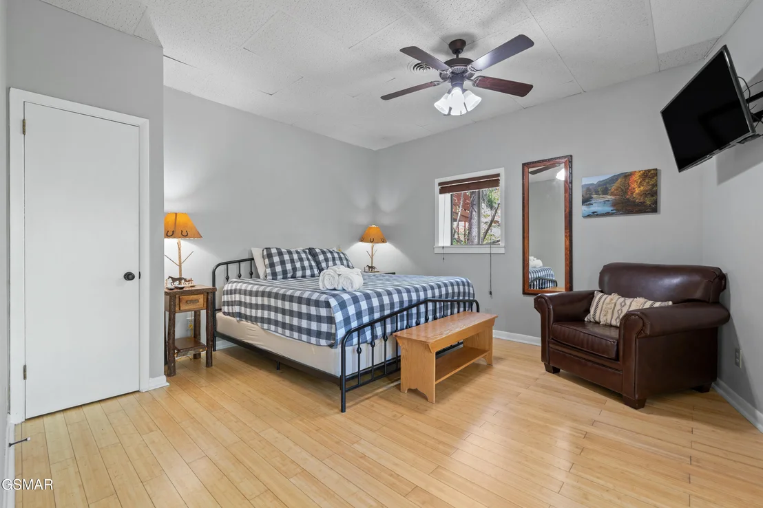 Photo of 913 Echo Place