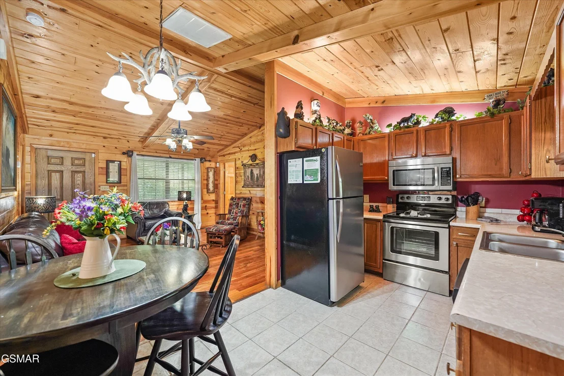 Photo of 615 Iron Mountain Road
