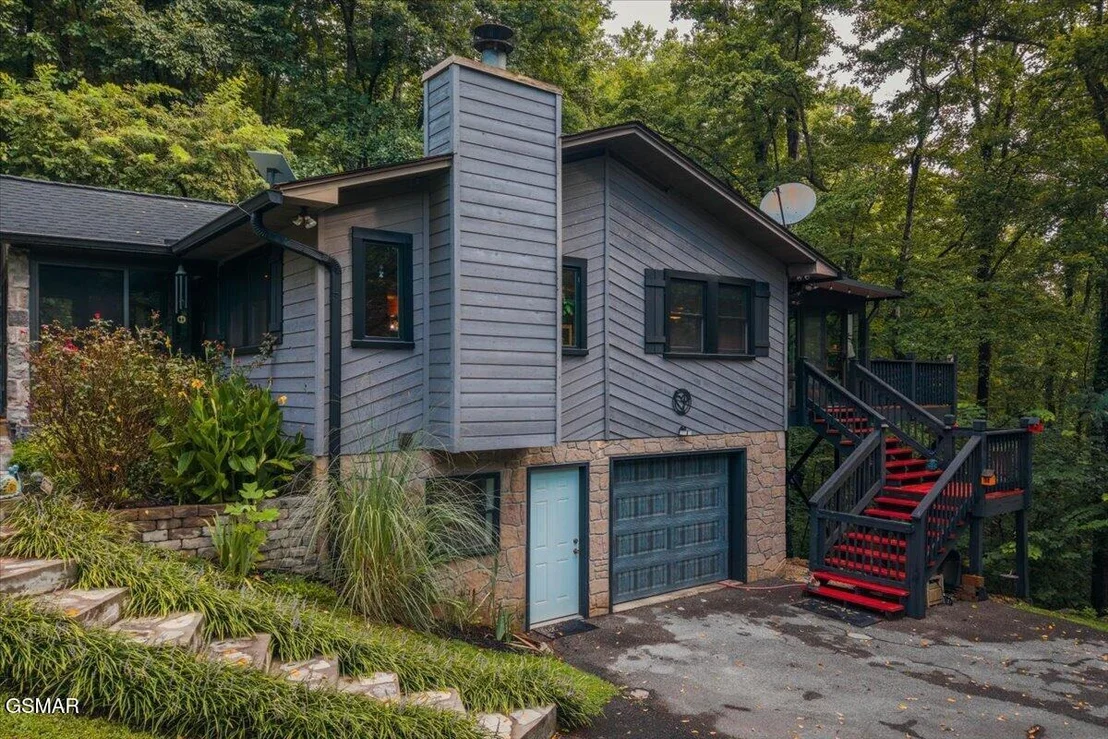 Photo of 1931 Spring Hill Drive