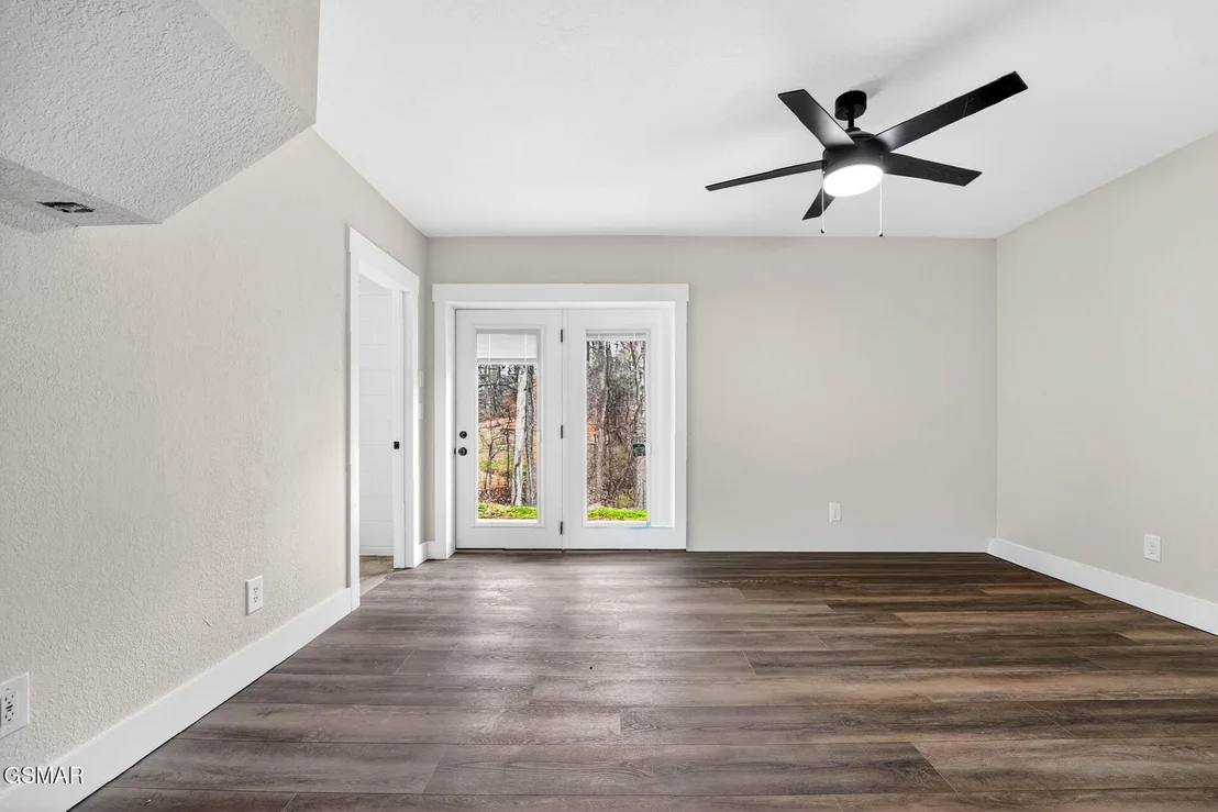 Photo of 1050 Briar Court
