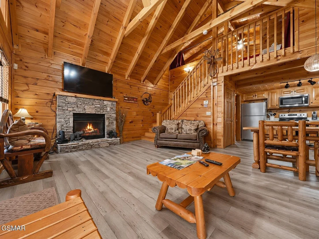 Photo of 952 Iron Mtn Road