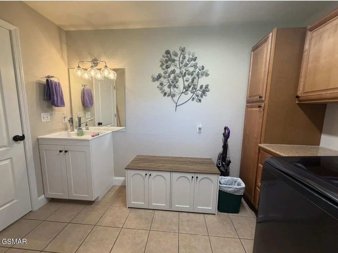 Photo of 2449 Oakview Lane