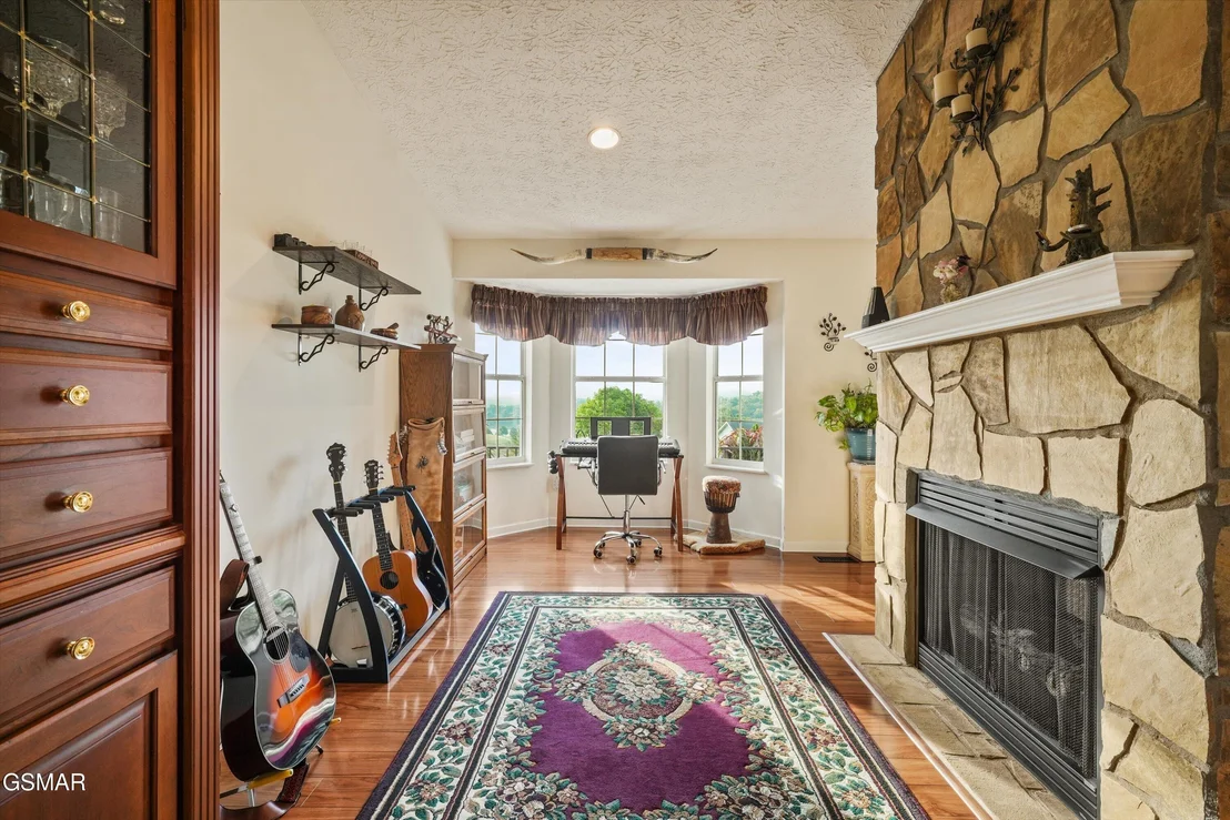 Photo of 2064 Kerr Road