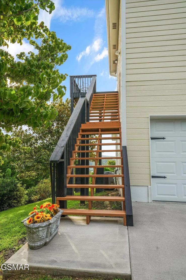 Photo of 2064 Kerr Road