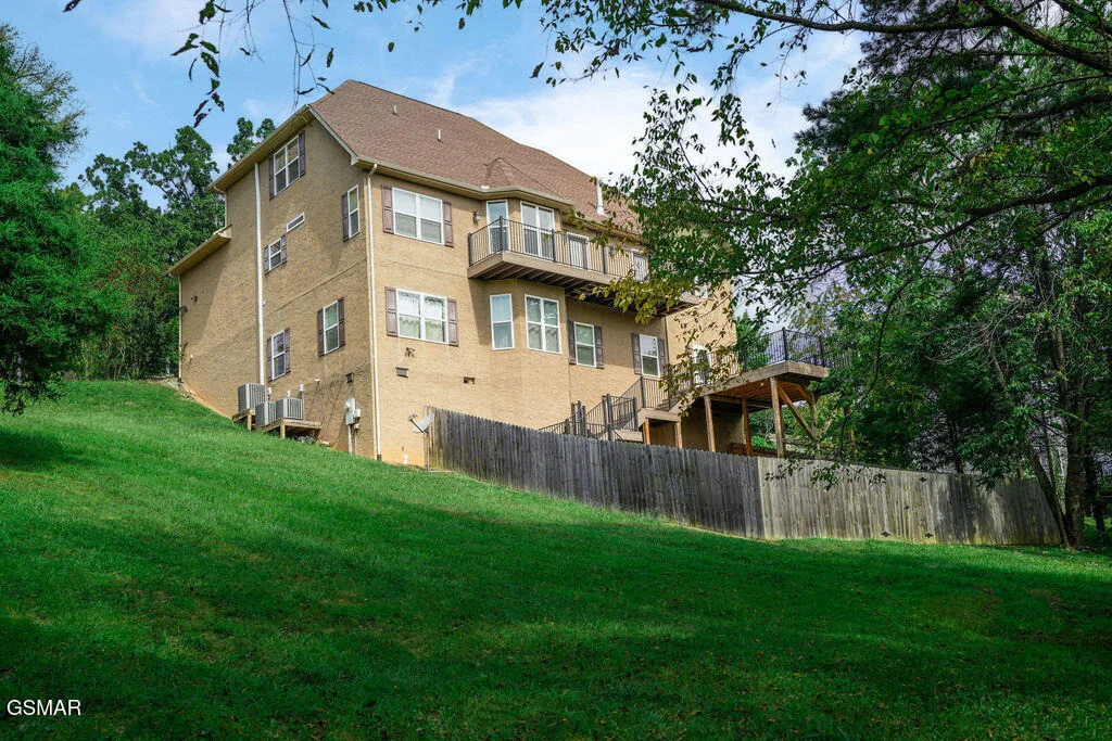 Photo of 1202 Foxwood Drive