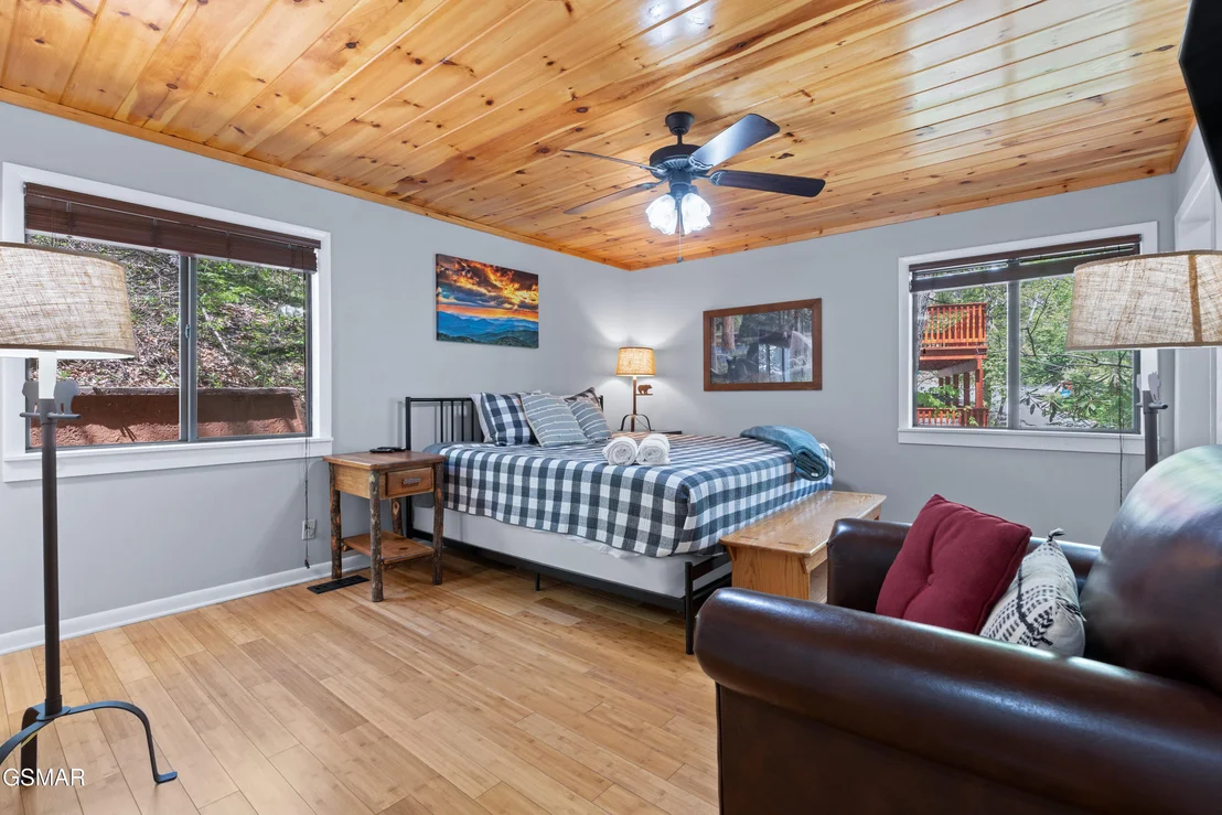 Photo of 913 Echo Place