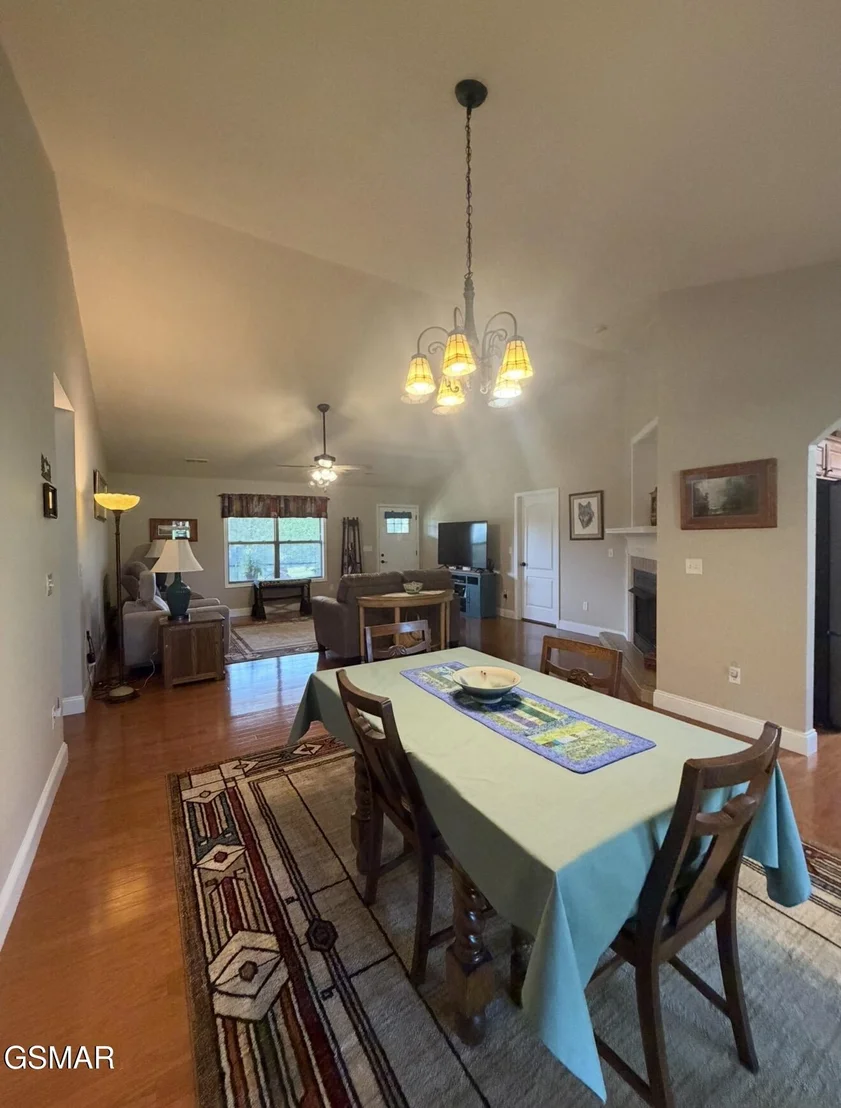 Photo of 2449 Oakview Lane