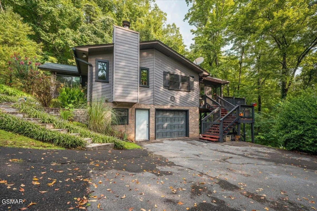 Photo of 1931 Spring Hill Drive