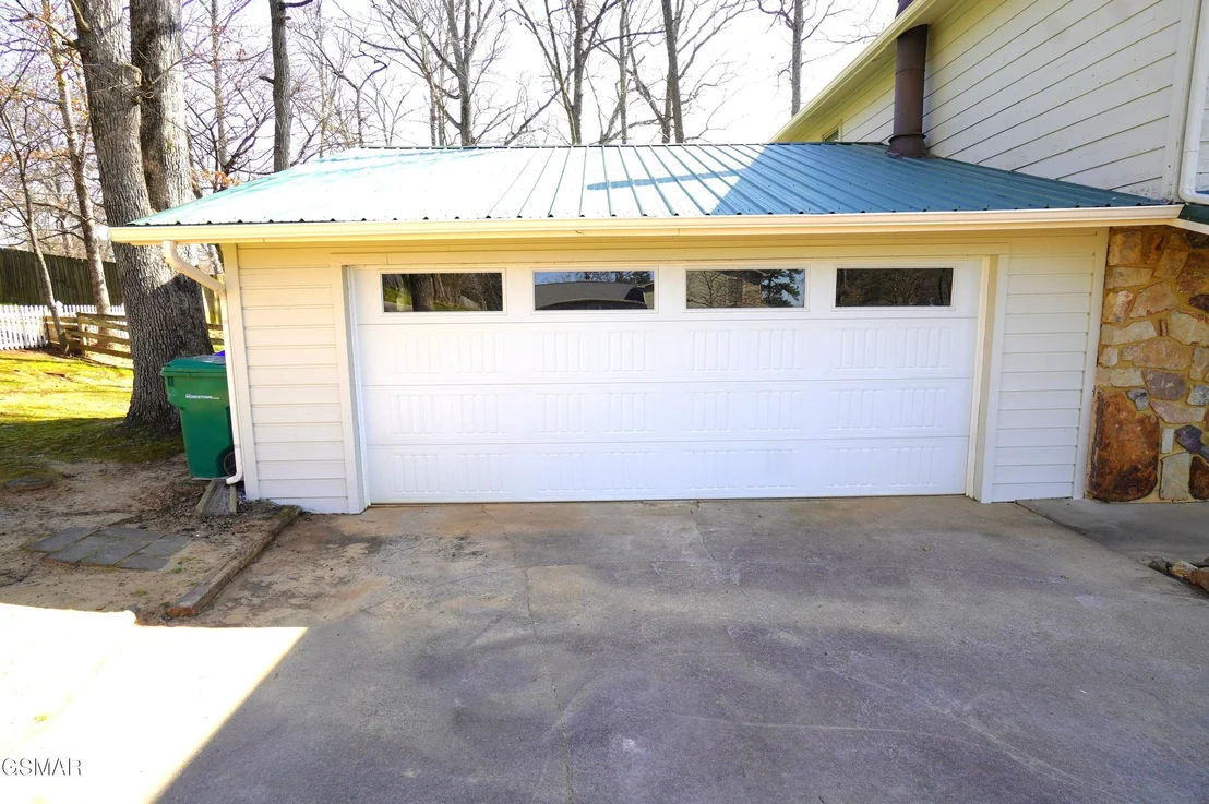 Photo of 720 White Oak Circle