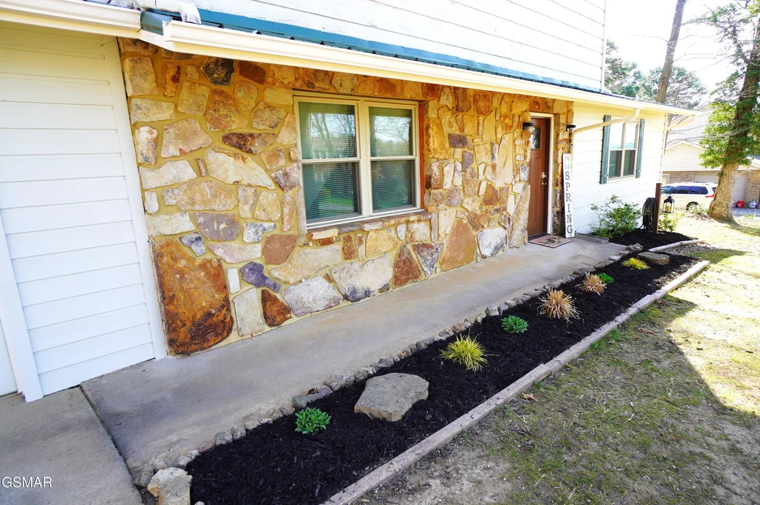 Photo of 720 White Oak Circle