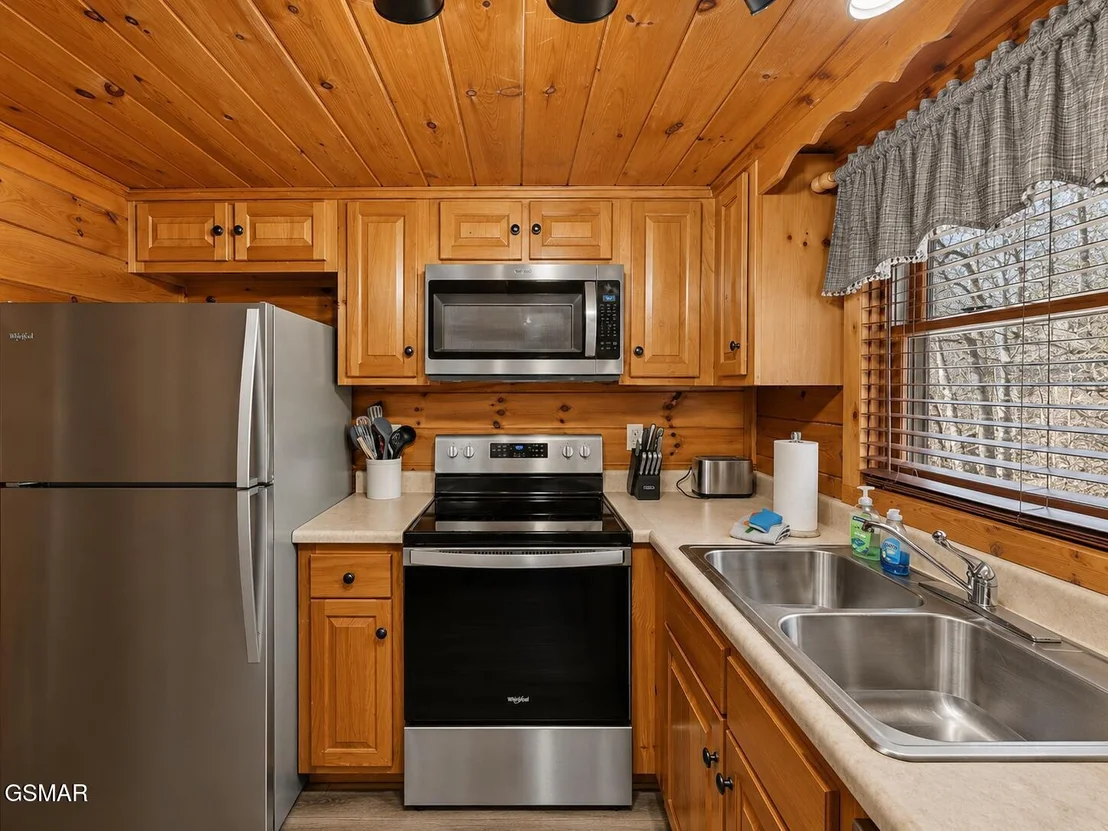 Photo of 952 Iron Mtn Road