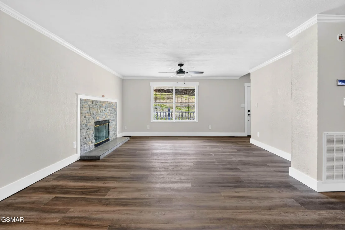 Photo of 1050 Briar Court