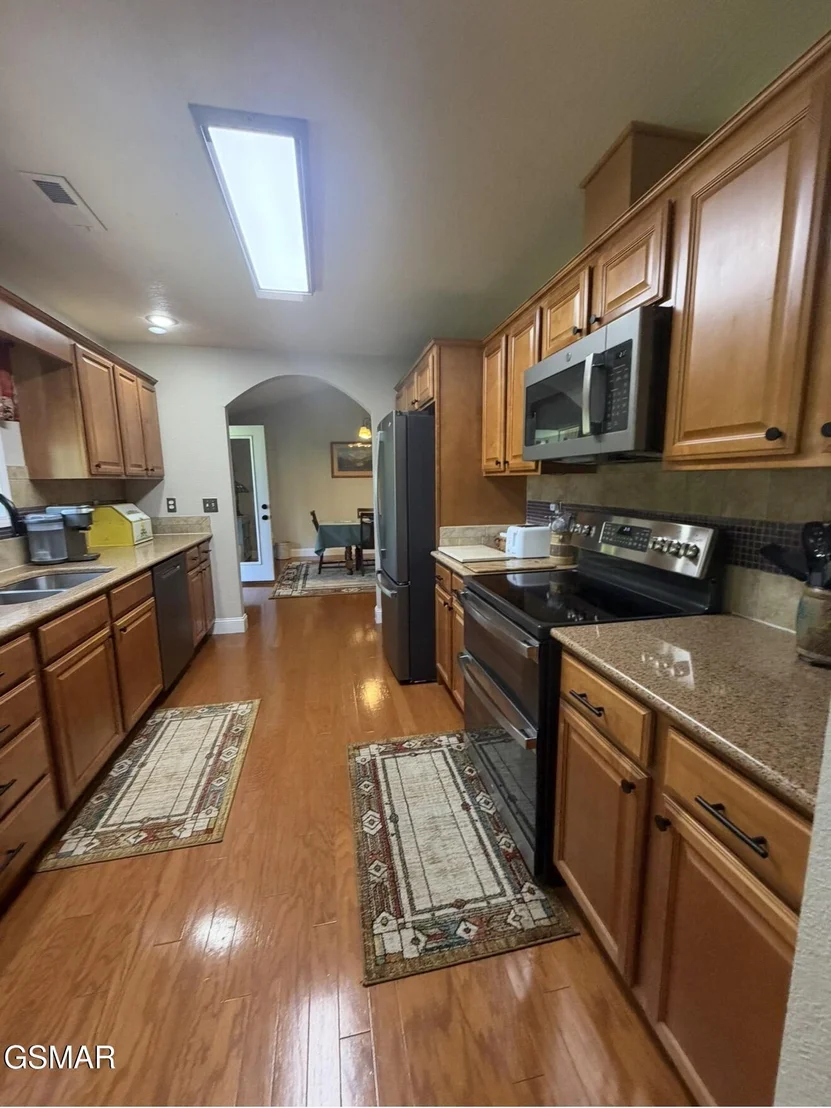 Photo of 2449 Oakview Lane