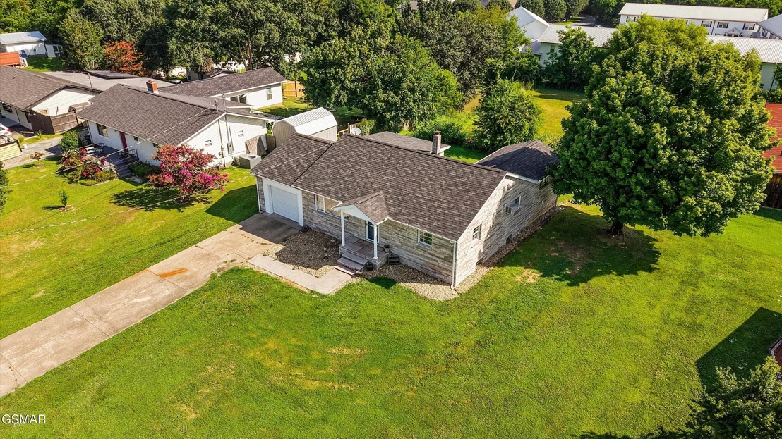 Photo of 1356 Bluegrass Road