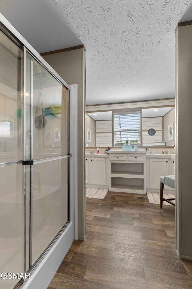 Photo of 405 Barry Cove