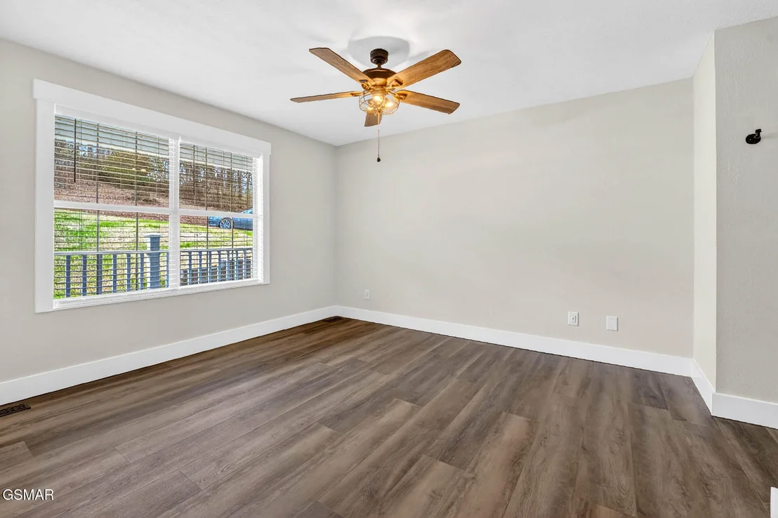 Photo of 1050 Briar Court