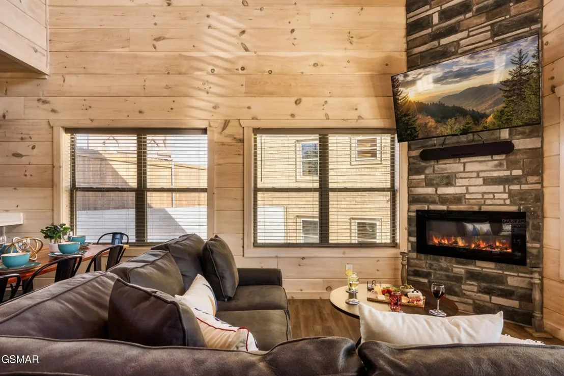 Photo of 2852 Sequoia Road