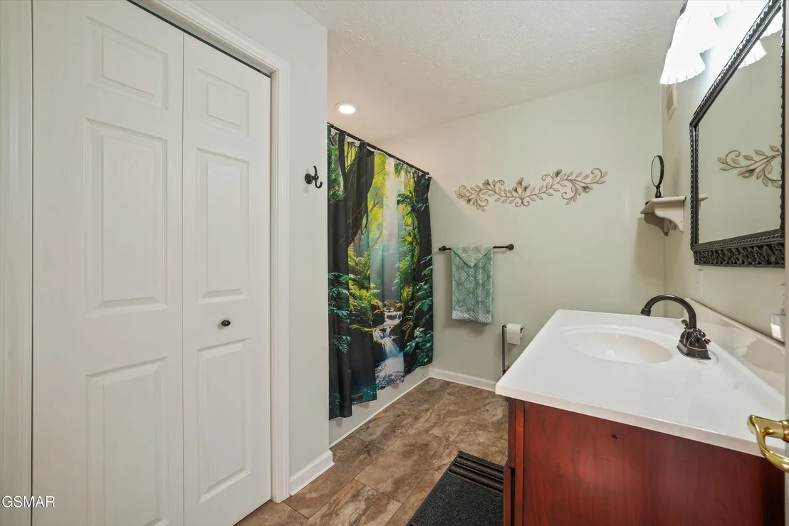 Photo of 2064 Kerr Road