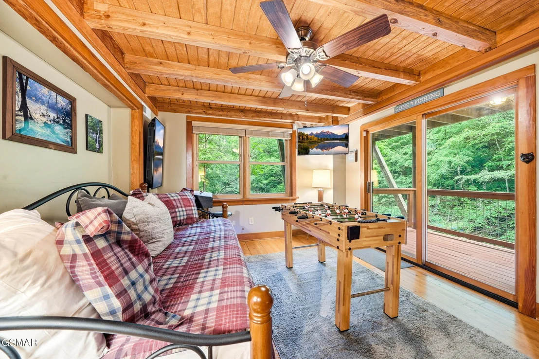 Photo of 1563 Grant Road