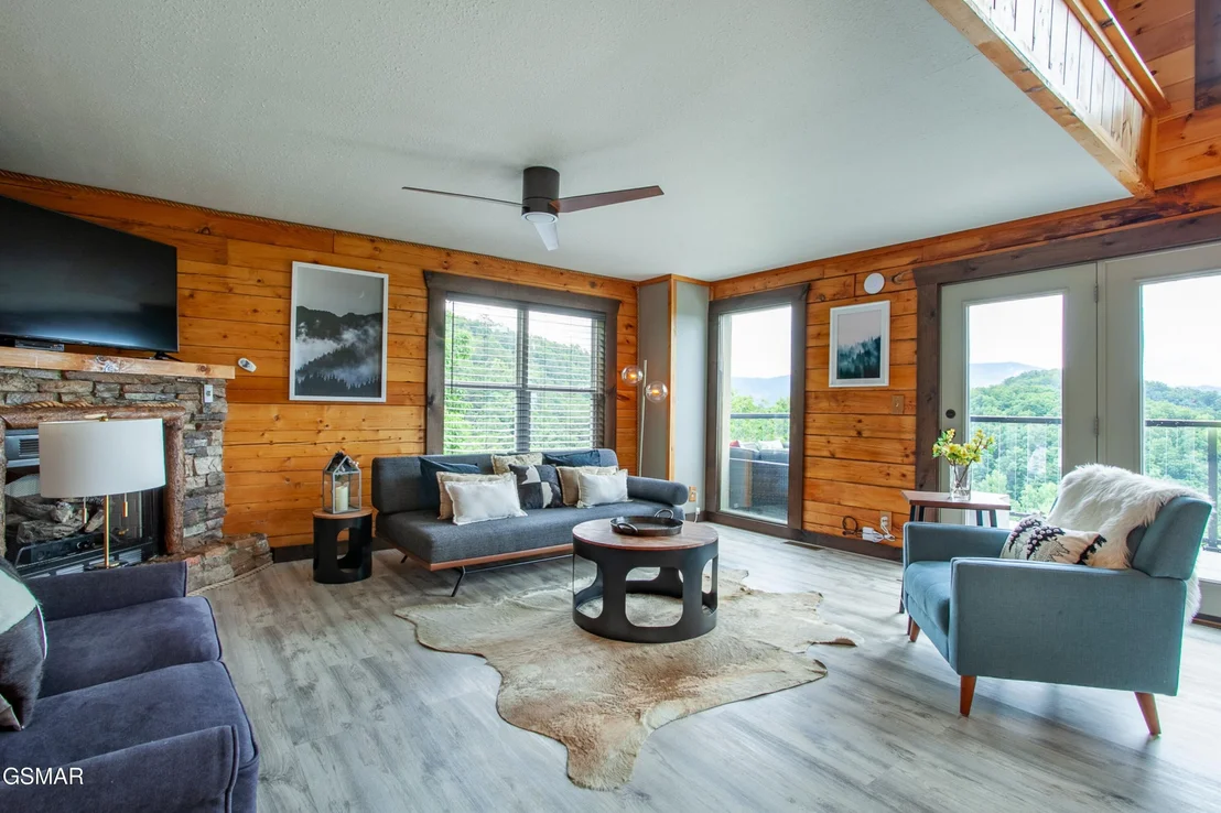 Photo of 920 Falcon View Way