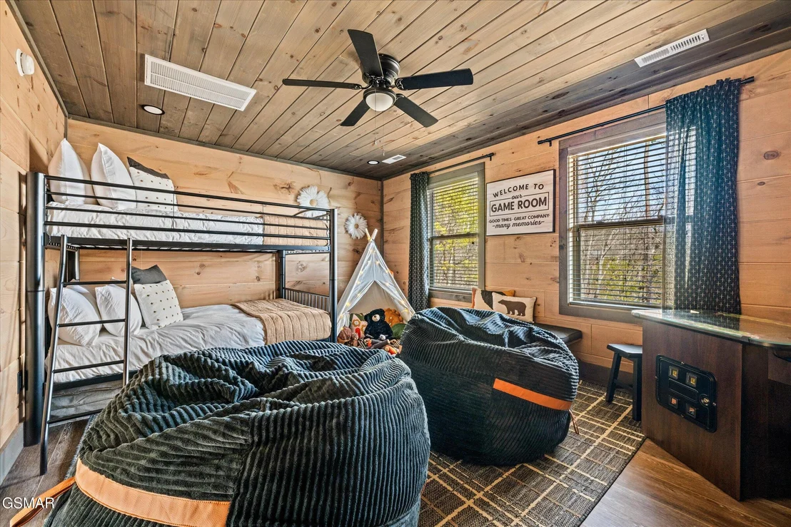 Photo of 1518 Bear Valley Road
