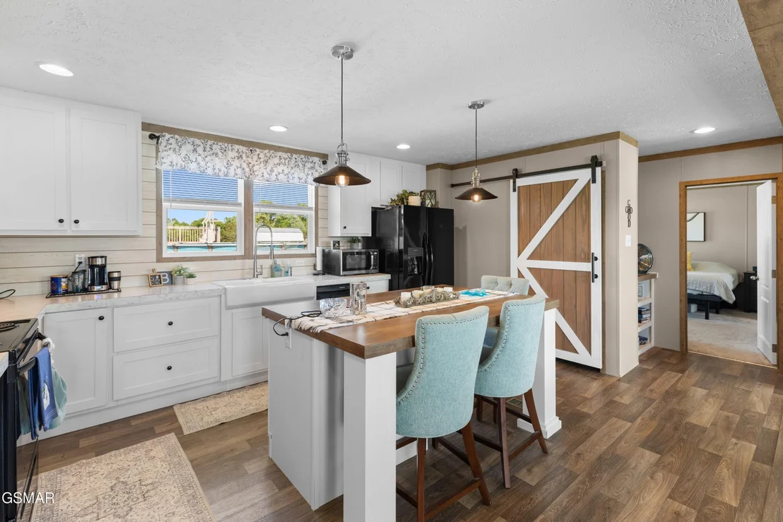 Photo of 405 Barry Cove