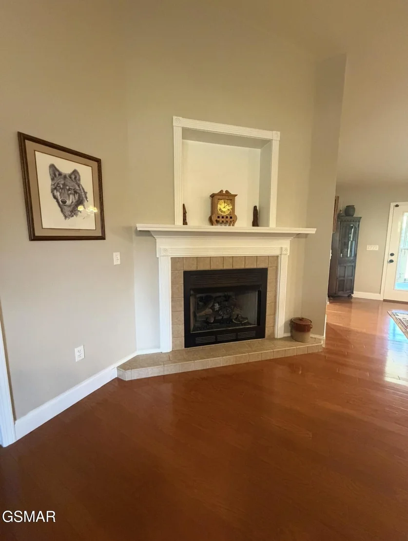 Photo of 2449 Oakview Lane