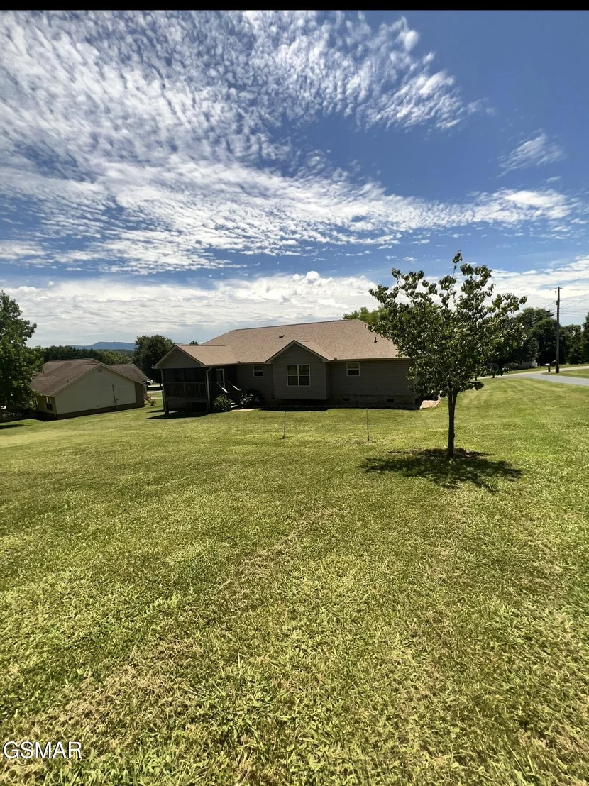 Photo of 2449 Oakview Lane