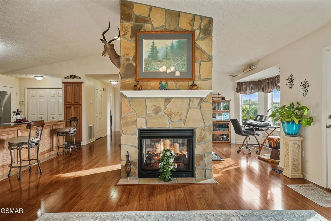 Photo of 2064 Kerr Road