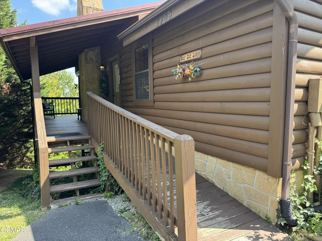 Photo of 2409 Walnut Cove Way