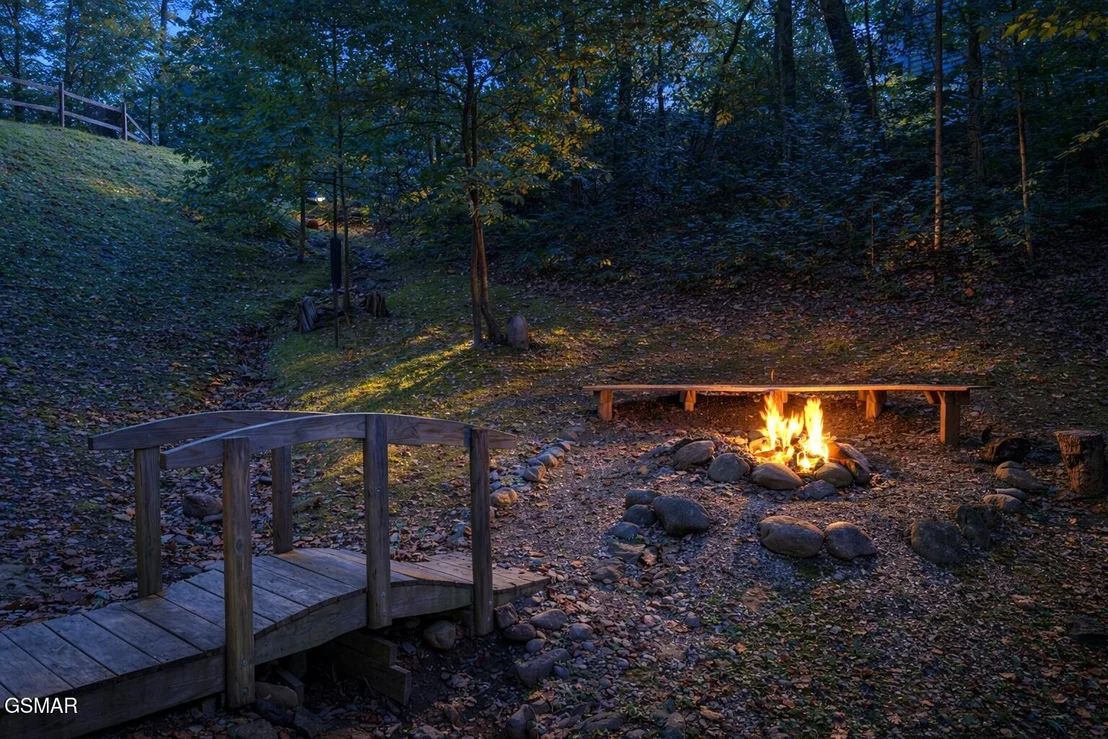 Photo of 952 Iron Mtn Road