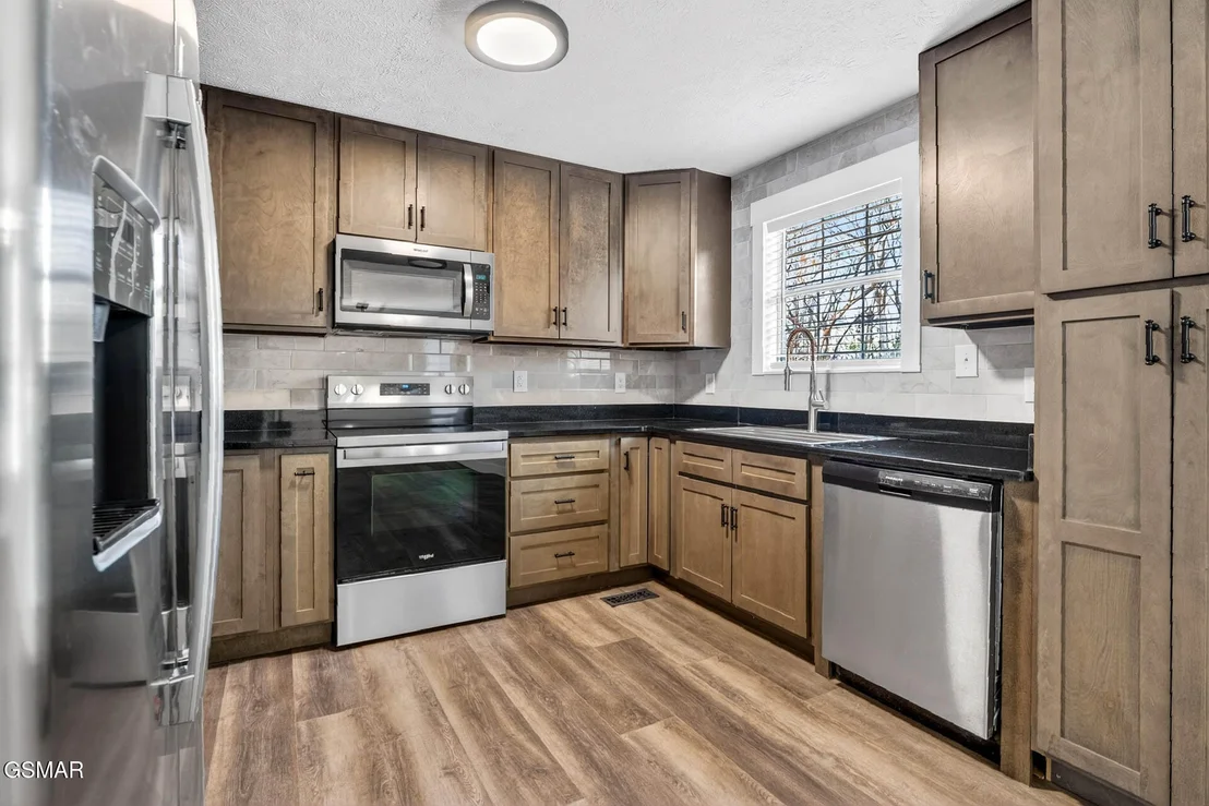Photo of 1050 Briar Court